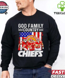 Kansas City Chiefs Patrick Mahomes god family country Chiefs signatures shirt