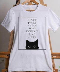 Kim Ji Woong Wearing Never Trust A Man Who Doesn’t Like Cats Shirts 1 Kim Ji Woong Wearing Never Trust A Man Who Doesn’t Like Cats Shirts