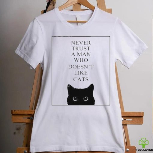 Kim Ji Woong Wearing Never Trust A Man Who Doesn’t Like Cats Shirts
