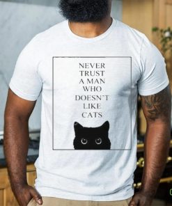 Kim Ji Woong Wearing Never Trust A Man Who Doesn’t Like Cats Shirts 3 Kim Ji Woong Wearing Never Trust A Man Who Doesn’t Like Cats Shirts