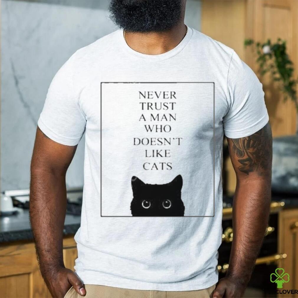 Kim Ji Woong Wearing Never Trust A Man Who Doesn’t Like Cats Shirts Kim Ji Woong Wearing Never Trust A Man Who Doesn’t Like Cats Shirts