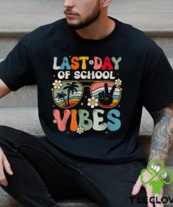 Last Day Of School Vibes Retro Vintage Teacher Graduation Shirt
