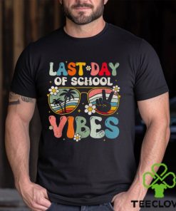 Last Day Of School Vibes Retro Vintage Teacher Graduation Shirt