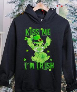 Leprechaun Stitch kiss me I’m Irish St. Patrick’s day hoodie, sweater, longsleeve, shirt v-neck, t-shirt