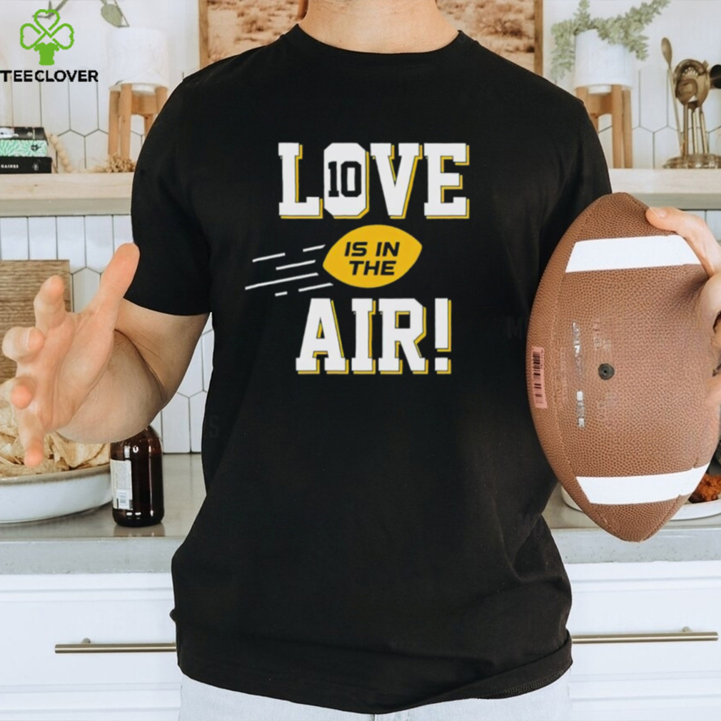 Love is in the air Green Bay Football shirt Love is in the air Green Bay Football shirt