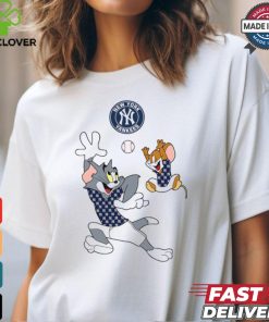 MLB Tom And Jerry New York Yankees T Shirt 2 MLB Tom And Jerry New York Yankees T Shirt