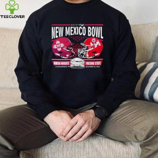 Men’s 2023 New Mexico Bowl NMSU Aggies vs Fresno State Bulldogs helmet hoodie, sweater, longsleeve, shirt v-neck, t-shirt