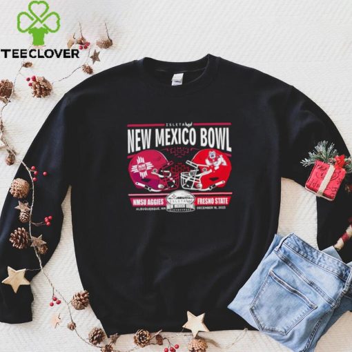 Men’s 2023 New Mexico Bowl NMSU Aggies vs Fresno State Bulldogs helmet hoodie, sweater, longsleeve, shirt v-neck, t-shirt