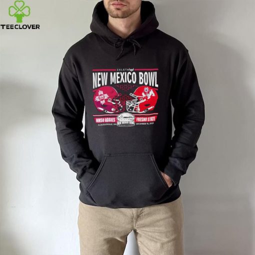 Men’s 2023 New Mexico Bowl NMSU Aggies vs Fresno State Bulldogs helmet hoodie, sweater, longsleeve, shirt v-neck, t-shirt