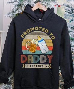 Mens Promoted To Daddy Est 2023 First Time Daddy Father’s Day Long Sleeve T shirt