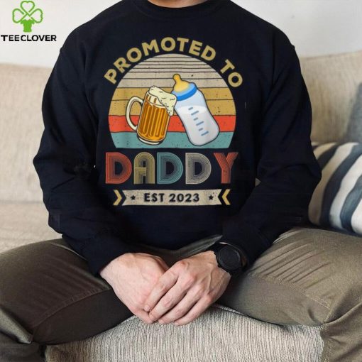 Mens Promoted To Daddy Est 2023 First Time Daddy Father’s Day Long Sleeve T shirt