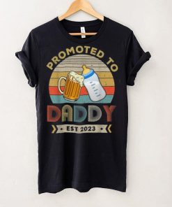 Mens Promoted To Daddy Est 2023 First Time Daddy Father’s Day Long Sleeve T shirt