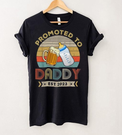 Mens Promoted To Daddy Est 2023 First Time Daddy Father’s Day Long Sleeve T shirt