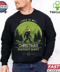 Merry Xmas Bigfoot Santa Squatch Christmas Yeti T Shirt Recovered