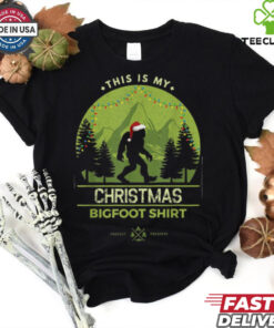 Merry Xmas Bigfoot Santa Squatch Christmas Yeti T Shirt Recovered