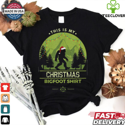 Merry Xmas Bigfoot Santa Squatch Christmas Yeti T Shirt Recovered