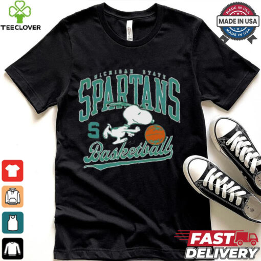 Michigan State Spartans basketball Snoopy hoodie, sweater, longsleeve, shirt v-neck, t-shirt