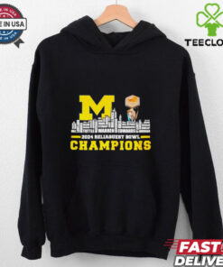 Michigan Wolverines 2024 ReliaQuest Bowl T-shirt, featuring all-name city skyline design, unisex fit, Michigan football fan gear, ReliaQuest Bowl championship shirt.