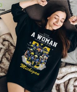 Michigan wolverine never underestimate a woman who understands football and loves michigan wolverines 2023 signatures hoodie, sweater, longsleeve, shirt v-neck, t-shirt