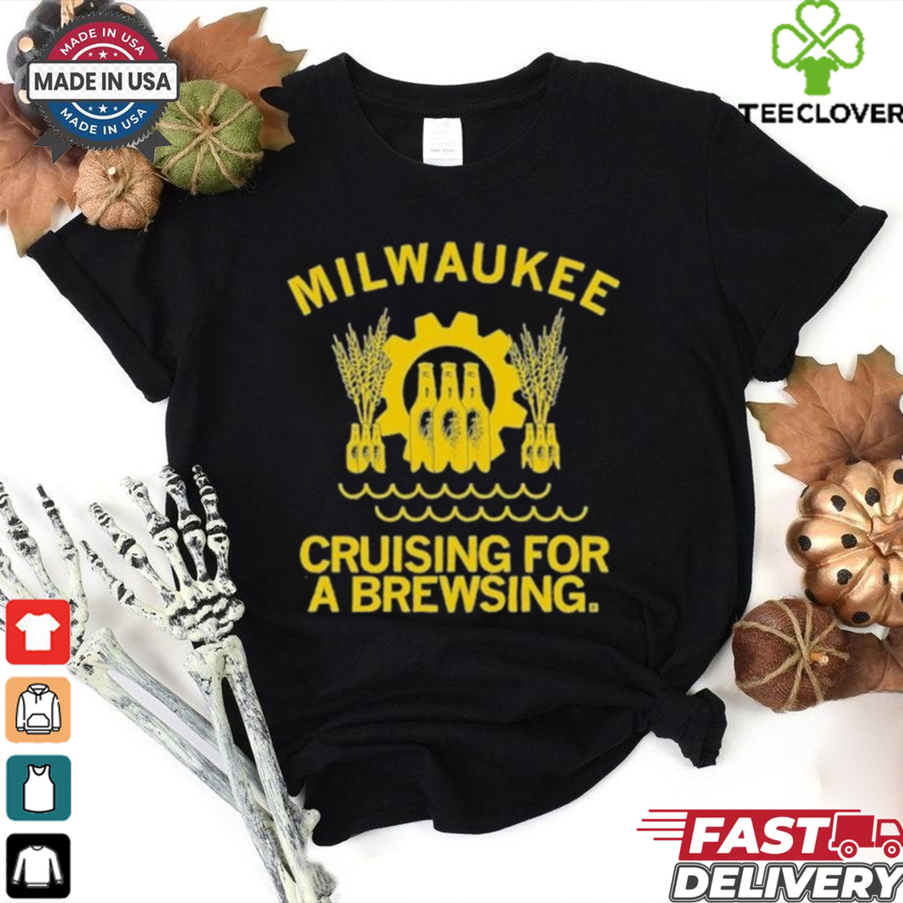 Milwaukee Cruising for a Brewsing Shirt Milwaukee Cruising for a Brewsing Shirt