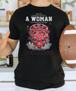 Never Underestimate A Woman Who Understands Football And Loves Bulldogs T Shirt