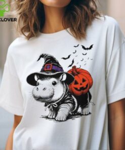 Moo Deng Bouncy Pig Moo Deng Halloween Funny Hippo With Pumpkin Witch Hat 2024 shirt