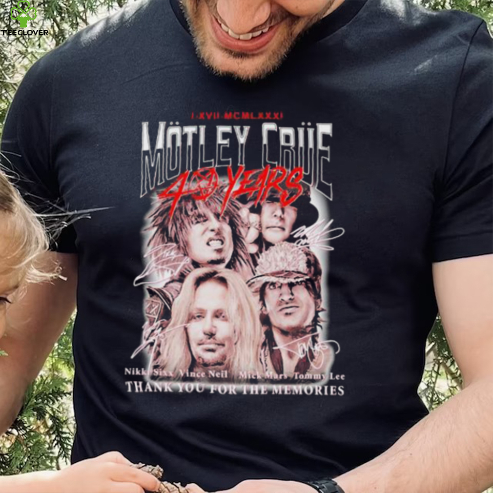 Mötley Crüe 40 years thank you for the memories signatures shirt Mötley Crüe 40 years thank you for the memories signatures shirt