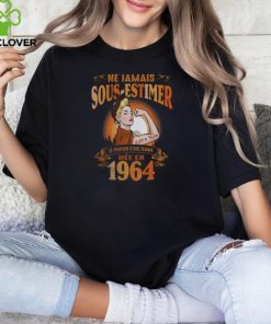 NE JAMAIS SOUS ESTIMEZ LE POUVOIR D’UNE FEMME NÉE EN 1964 shirt
