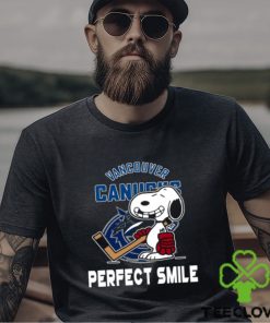 NHL Vancouver Canucks Snoopy Perfect Smile The Peanuts Movie Hockey T Shirt