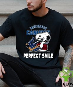 NHL Vancouver Canucks Snoopy Perfect Smile The Peanuts Movie Hockey T Shirt