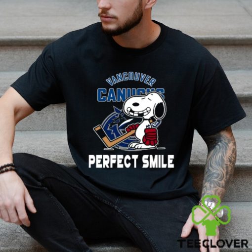 NHL Vancouver Canucks Snoopy Perfect Smile The Peanuts Movie Hockey T Shirt