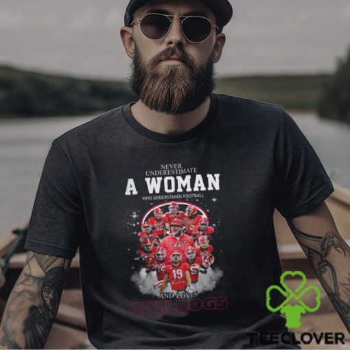 Never Uderestimate A Woman Who Understands Football BULLDOGS Shirt