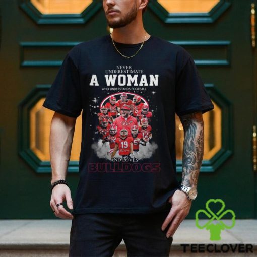 Never Uderestimate A Woman Who Understands Football BULLDOGS Shirt
