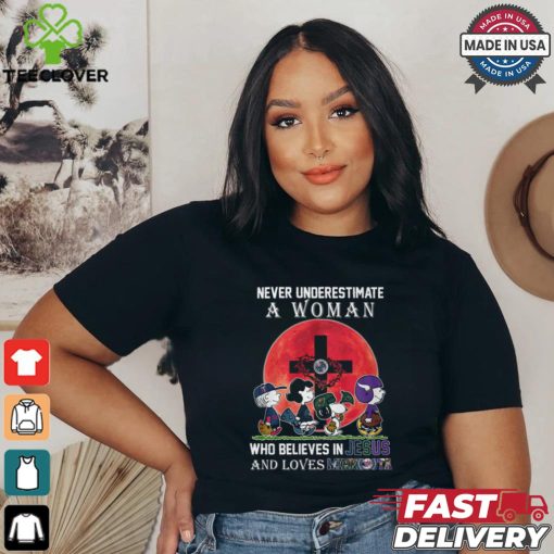 Never Underestimate A Woman Who Believes In Jesus And Loves Minnesota Shirt