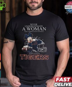 Never Underestimate A Woman Who Understands Football And Loves Auburn Tigers x Minnie Mouse T Shirt