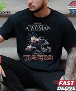 Never Underestimate A Woman Who Understands Football And Loves Auburn Tigers x Minnie Mouse T Shirt