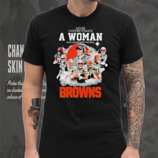 Never Underestimate A Woman Who Understands Football And Loves Cleveland Browns Signatures shirt