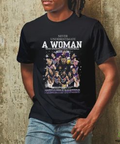 Never Underestimate A Woman Who Understands Football And Loves Fremantle Dockers Unisex T Shirt