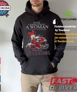 Never Underestimate A Woman Who Understands Football And Loves Georgia Bulldogs x Minnie Mouse T Shirt