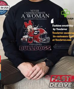 Never Underestimate A Woman Who Understands Football And Loves Georgia Bulldogs x Minnie Mouse T Shirt