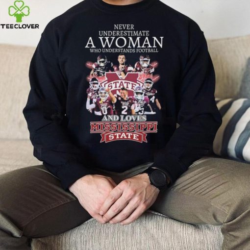 Never Underestimate A Woman Who Understands Football And Loves Mississippi State Bulldogs Signatures Shirt