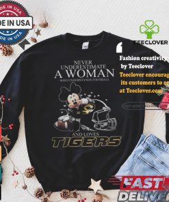 Never Underestimate A Woman Who Understands Football And Loves Missouri Tigers x Minnie Mouse T Shirt