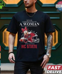 Never Underestimate A Woman Who Understands Football And Loves NC State Wolfpack x Minnie Mouse T Shirt