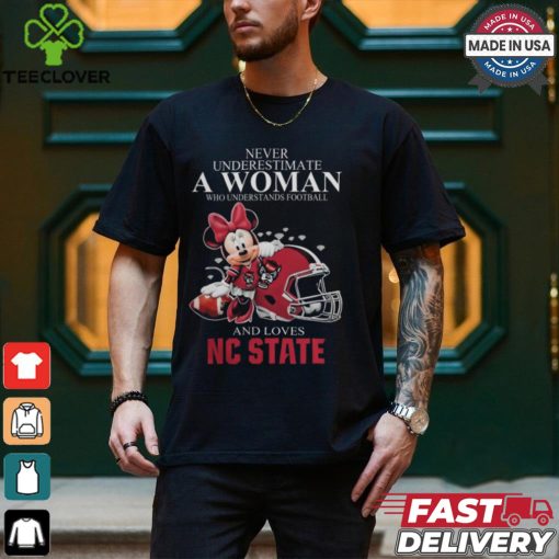 Never Underestimate A Woman Who Understands Football And Loves NC State Wolfpack x Minnie Mouse T Shirt