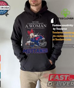 Never Underestimate A Woman Who Understands Football And Loves SMU Mustangs x Minnie Mouse T Shirt