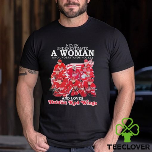 Never Underestimate A Woman Who Understands Hockey And Loves Detroit Red Wings 2024 Signatures Mug Custom Name Shirt