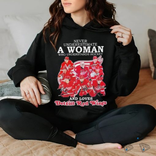 Never Underestimate A Woman Who Understands Hockey And Loves Detroit Red Wings Shirt