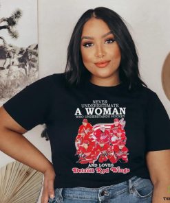 Never Underestimate A Woman Who Understands Hockey And Loves Detroit Red Wings Shirt