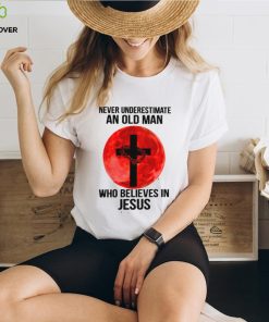 Never Underestimate An Old Man Who Believes In Jesus Classic T Shirt