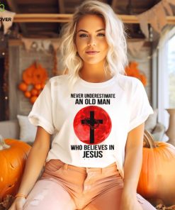 Never Underestimate An Old Man Who Believes In Jesus Classic T Shirt